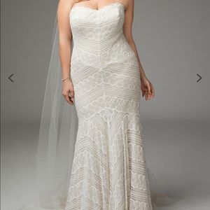 Wtoo bridal gown in size 8.